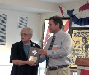 Janan Hayes receives a plaque commemorating her 40 years as a Councillor for the Sacramento Section of the ACS.